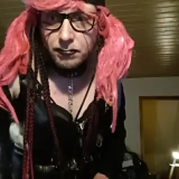 Snapshot of Family666Zombie chatting on 24, 4, 2026 Family666Zombie online show from 24, 4, 2026