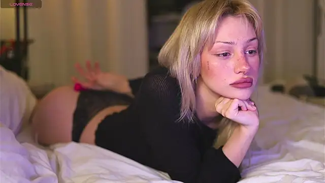 BabeHolly online show from 28, 10, 2025