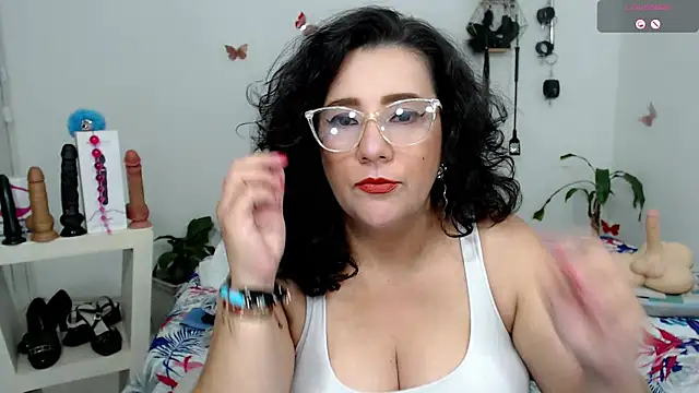 Snapshot of mom_hot__ chatting on 3, 10, 2025 mom hot online show from 3, 10, 2025