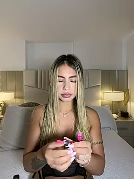 Snapshot of _laura_02 chatting on 21, 3, 2026 laura 02 online show from 21, 3, 2026