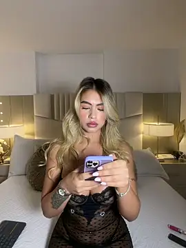 Snapshot of _laura_02 chatting on 21, 4, 2026 laura 02 online show from 21, 4, 2026