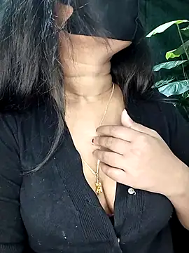 Snapshot of Idhika_Paul chatting on 25, 11, 2025 Idhika Paul online show from 25, 11, 2025