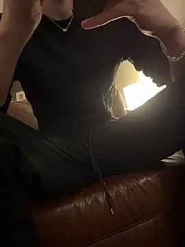 Snapshot of -mirai- chatting on 26, 4, 2026 -mirai- online show from 26, 4, 2026