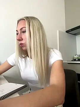 LuisaBecker online show from 5, 12, 2024