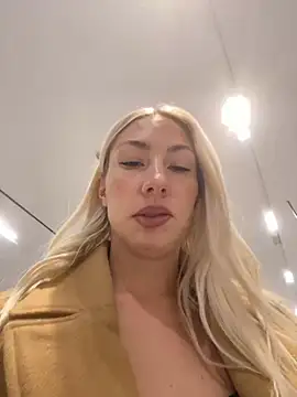 LuisaBecker online show from 8, 12, 2024