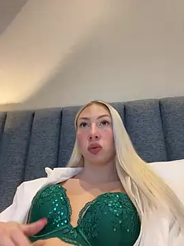 LuisaBecker online show from 24, 12, 2024