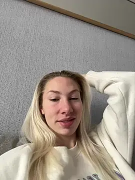 LuisaBecker online show from 7, 1, 2025