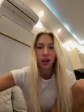 LuisaBecker online show from 2, 10, 2025