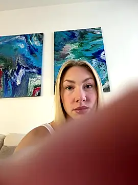 LuisaBecker online show from 15, 11, 2025