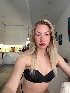 LuisaBecker online show from 6, 3, 2026