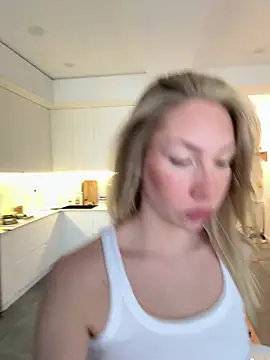 LuisaBecker online show from 15, 4, 2026