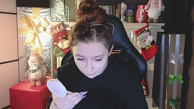 Snapshot of carolina_elf chatting on 19, 12, 2024 carolina elf online show from 19, 12, 2024