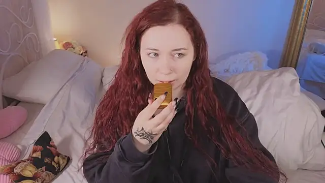 Snapshot of carolina_elf chatting on 12, 9, 2025 carolina elf online show from 12, 9, 2025