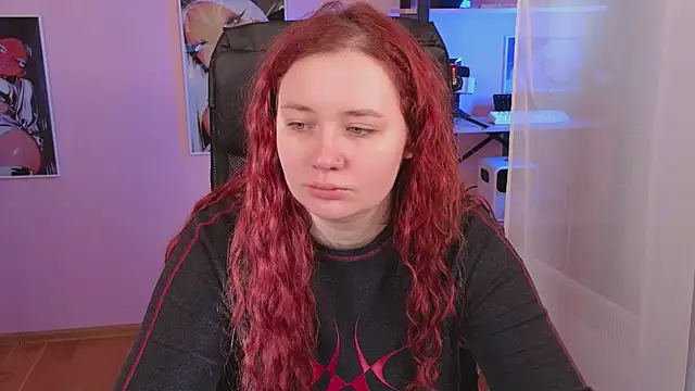 Snapshot of carolina_elf chatting on 8, 10, 2025 carolina elf online show from 8, 10, 2025