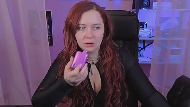 Snapshot of carolina_elf chatting on 19, 10, 2025 carolina elf online show from 19, 10, 2025