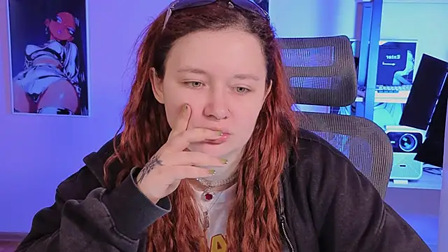 Snapshot of carolina_elf chatting on 18, 11, 2025 carolina elf online show from 18, 11, 2025