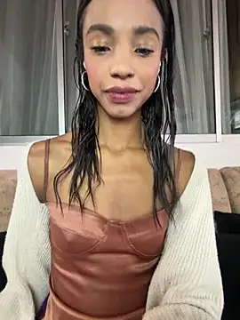 Snapshot of xenia_golden chatting on 13, 4, 2026 xenia golden online show from 13, 4, 2026