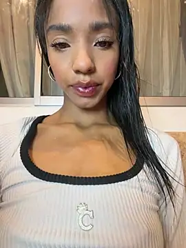 Snapshot of xenia_golden chatting on 15, 4, 2026 xenia golden online show from 15, 4, 2026