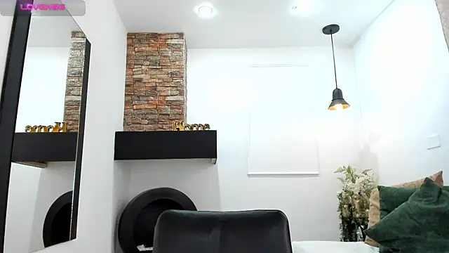 Snapshot of _AlejaCruz_ chatting on 21, 9, 2025 AlejaCruz online show from 21, 9, 2025