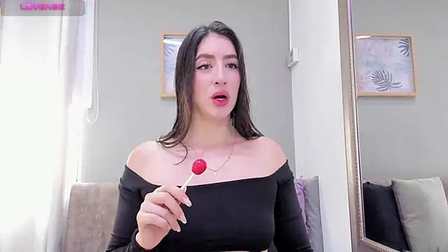 Snapshot of _AlejaCruz_ chatting on 1, 10, 2025 AlejaCruz online show from 1, 10, 2025