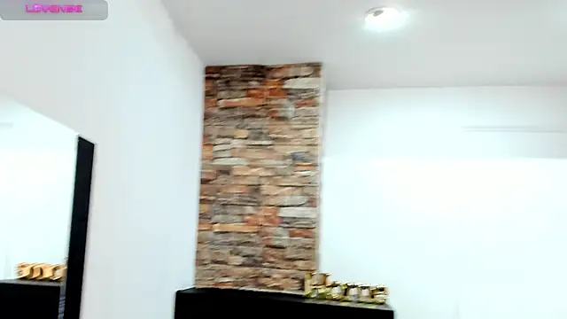 Snapshot of _AlejaCruz_ chatting on 11, 11, 2025 AlejaCruz online show from 11, 11, 2025