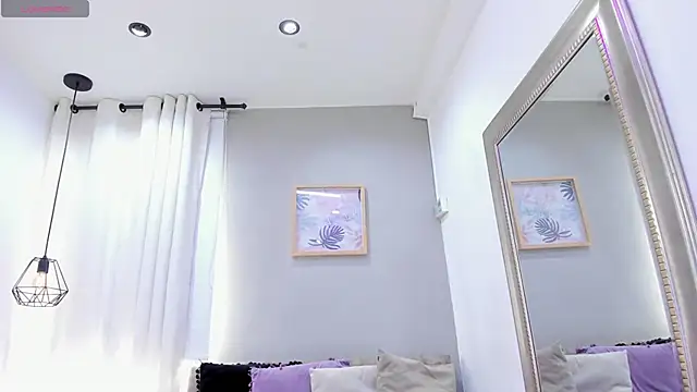 Snapshot of _AlejaCruz_ chatting on 14, 11, 2025 AlejaCruz online show from 14, 11, 2025