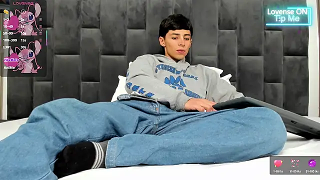 Adam Clay21 online show from 5, 3, 2025