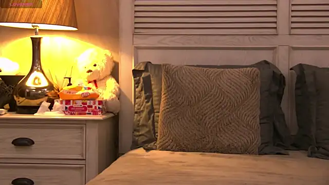 GinaMence online show from 1, 3, 2025