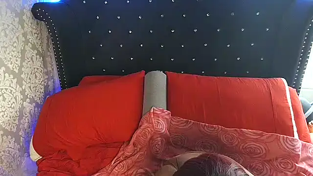 Snapshot of msyvette1970@xh chatting on 4, 1, 2025 msyvette1970xh online show from 4, 1, 2025