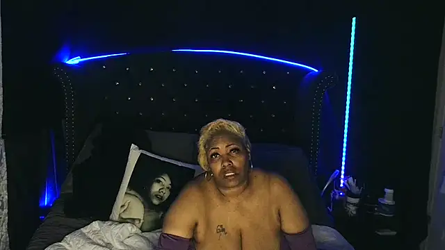 Snapshot of msyvette1970@xh chatting on 28, 2, 2025 msyvette1970xh online show from 28, 2, 2025