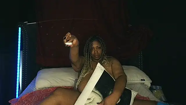 Snapshot of msyvette1970@xh chatting on 26, 10, 2025 msyvette1970xh online show from 26, 10, 2025