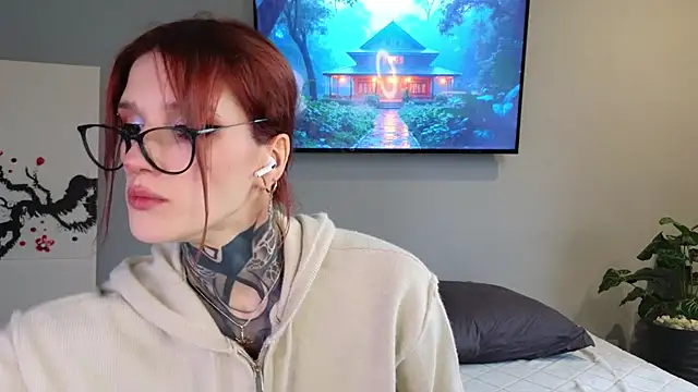 Snapshot of SophieInkk chatting on 8, 11, 2025 SophieInkk online show from 8, 11, 2025