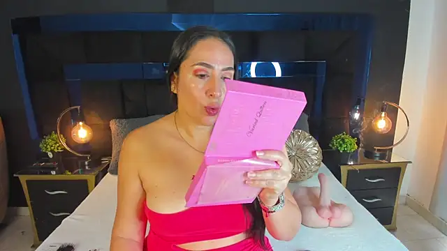 Snapshot of MayraVegas chatting on 19, 2, 2025 MayraVegas online show from 19, 2, 2025