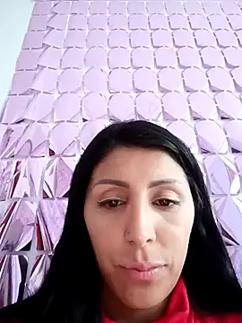 Snapshot of tiffani__love chatting on 5, 4, 2026 tiffani love online show from 5, 4, 2026