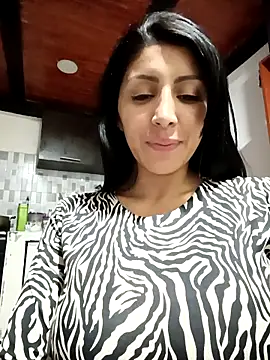 Snapshot of tiffani__love chatting on 14, 4, 2026 tiffani love online show from 14, 4, 2026