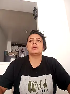 Snapshot of Emily0215 chatting on 13, 2, 2026 Emily0215 online show from 13, 2, 2026