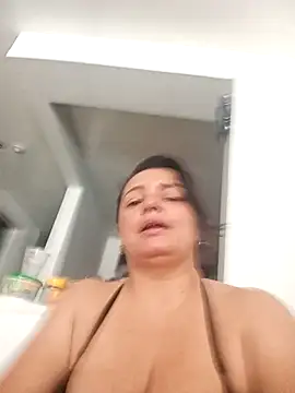 Snapshot of Emily0215 chatting on 30, 4, 2026 Emily0215 online show from 30, 4, 2026