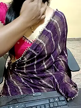 Snapshot of Nithya_05 chatting on 12, 11, 2025 Nithya 05 online show from 12, 11, 2025