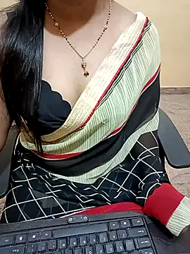Snapshot of Nithya_05 chatting on 14, 11, 2025 Nithya 05 online show from 14, 11, 2025