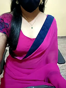 Snapshot of Nithya_05 chatting on 18, 11, 2025 Nithya 05 online show from 18, 11, 2025