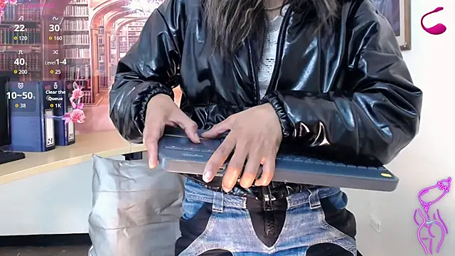 Snapshot of Catalella_Ar chatting on 15, 11, 2025 Catalella Ar online show from 15, 11, 2025