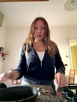 Snapshot of Sashabunny chatting on 14, 12, 2025 Sashabunny online show from 14, 12, 2025