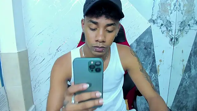 Snapshot of Hottwinkguys chatting on 13, 11, 2025 Hottwinkguys online show from 13, 11, 2025