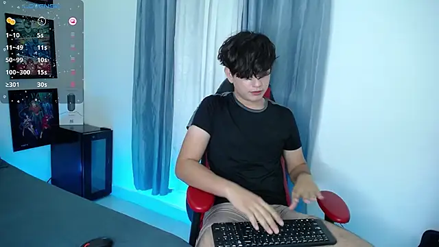 Snapshot of andyboy- chatting on 29, 12, 2024 andyboy- online show from 29, 12, 2024