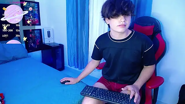 Snapshot of andyboy- chatting on 8, 3, 2025 andyboy- online show from 8, 3, 2025