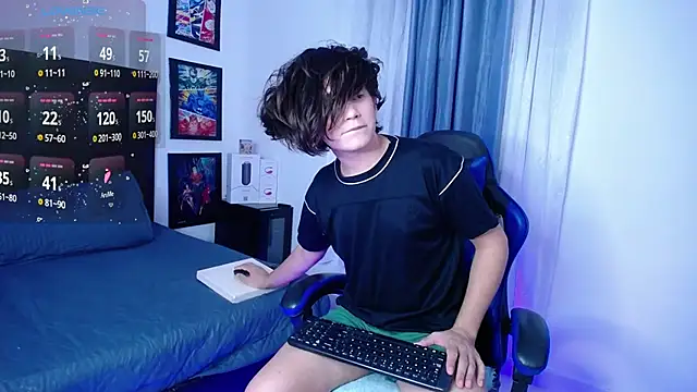 Snapshot of andyboy- chatting on 1, 10, 2025 andyboy- online show from 1, 10, 2025