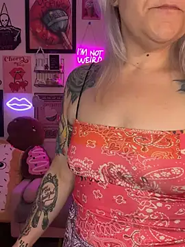 Snapshot of CherryBombBomb chatting on 16, 2, 2025 CherryBombBomb online show from 16, 2, 2025