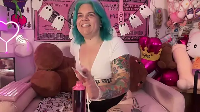 Snapshot of CherryBombBomb chatting on 5, 10, 2025 CherryBombBomb online show from 5, 10, 2025