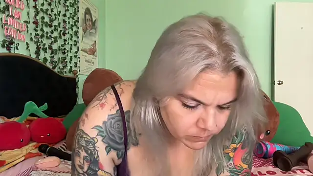 CherryBombBomb online show from 9, 6, 2026