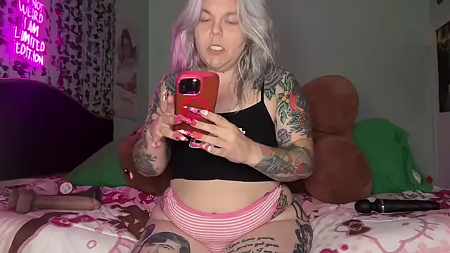 Snapshot of CherryBombBomb chatting on 25, 6, 2026 CherryBombBomb online show from 25, 6, 2026